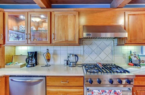 Covington House | Serene 3BR Home in Kent with Modern Comforts