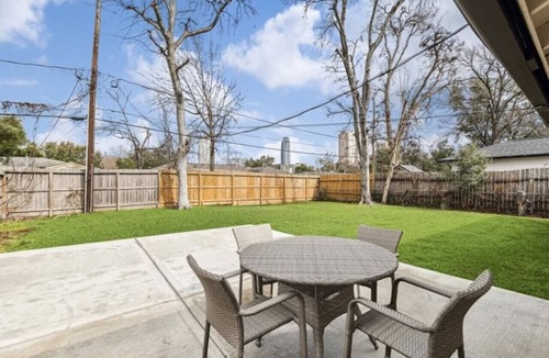 Houston House | Serene 3BR Luxe Easy Access to NRG & Galleria