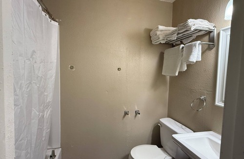 Abilene House | Serene 4-bedroom house with AC in lovely Abilene