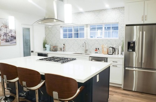 Burbank House | Serene 4-bedroom house with AC in charming noho