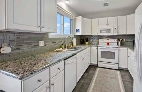 Gravois Mills House | Serene 4BR Lake House - LAKE VIEW - Gravois Mills