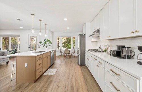 Farmers Branch House | Serene 4BR w/Open Layout | Close to Galleria & DFW