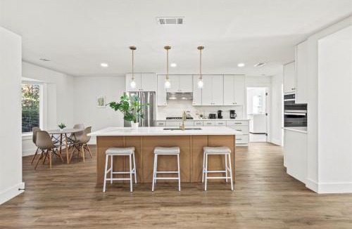 Farmers Branch House | Serene 4BR w Open Layout Close to Galleria & DFW