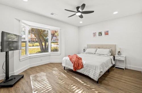 Farmers Branch House | Serene 4BR w Open Layout Close to Galleria & DFW