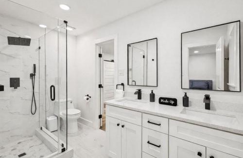 Farmers Branch House | Serene 4BR w Open Layout Close to Galleria & DFW