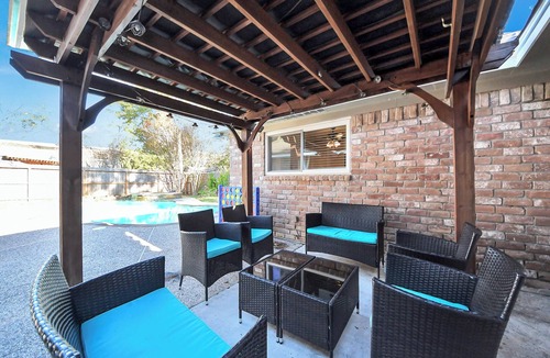 Oak Ridge North House | Serene 5-bedroom house with Pool in the Woodlands