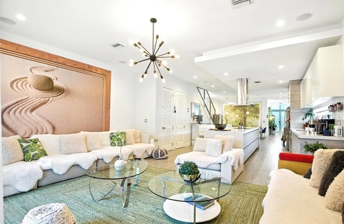 Coral Way House | Serene 5-bedroom house with heated pool in Miami