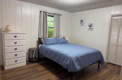 Omaha House | Serene 5-bedroom house with AC in charming Omaha