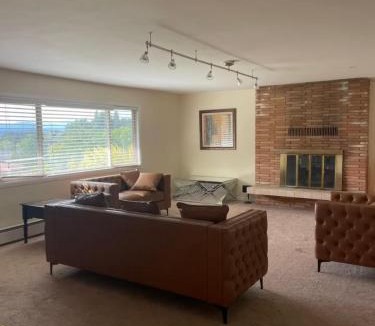 Gaston House | Serene 5BR Stay Surrounded by Nature