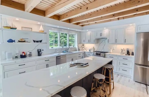 Tisbury House | Serene 6-bedroom Vineyard Haven Retreat