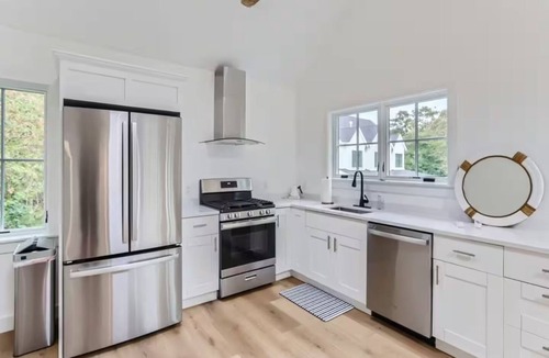 Tisbury House | Serene 6-bedroom Vineyard Haven Retreat