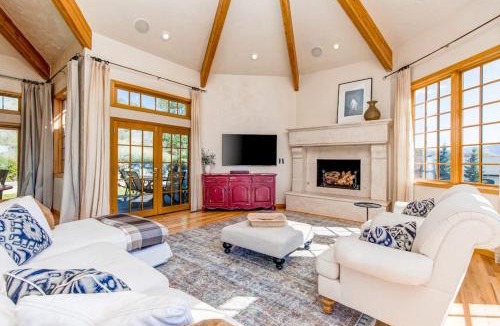 Summit Park House | Serene and Spacious 5BR with Gorgeous Views Hot Tub