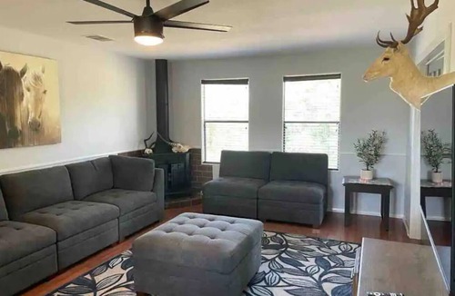 Lockhart Cabin | Serene and Spacious Ranch in the BBQ Capital