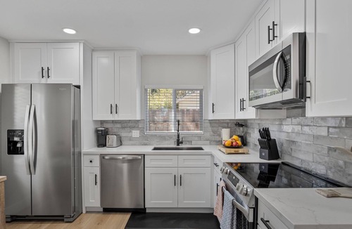 Modesto House | Serene and Stylish Getaway - Modesto, CA