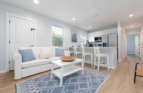 Neptune Beach Apartment | Serene beach condo - walk to the beach!