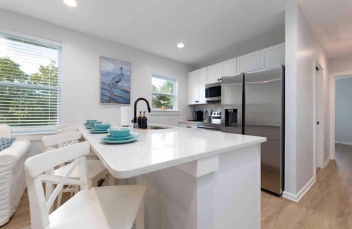 Neptune Beach Apartment | Serene beach condo - walk to the beach!