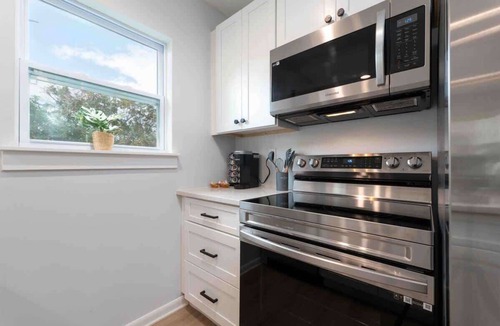 Neptune Beach Apartment | Serene beach condo - walk to the beach!