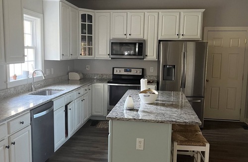 Beaverdam Other | Serene Beautiful Farmhouse on ten acres of land, outdoor bonfire and attic