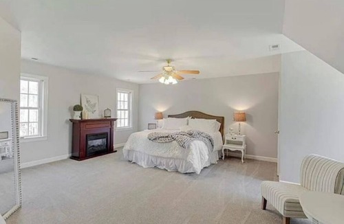 Beaverdam Other | Serene Beautiful Farmhouse on ten acres of land, outdoor bonfire and attic