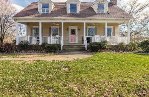 Nicholasville House | Serene beauty: secluded, convenient