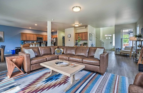 Larkspur House | Serene Bend Getaway w/Hot Tub & Fire Pit!