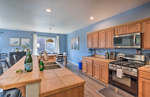 Larkspur House | Serene Bend Getaway w/Hot Tub & Fire Pit!