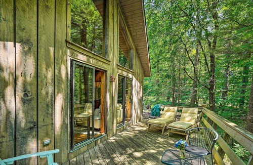 Otis Cabin | Serene Berkshires Cabin w/ Deck & Fire Pit!