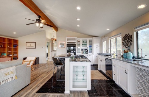 Burnet House | Serene Bungalow Amazing Views & Pool & Birdwatching!