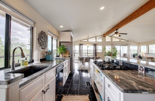 Burnet House | Serene Bungalow Amazing Views & Pool & Birdwatching!