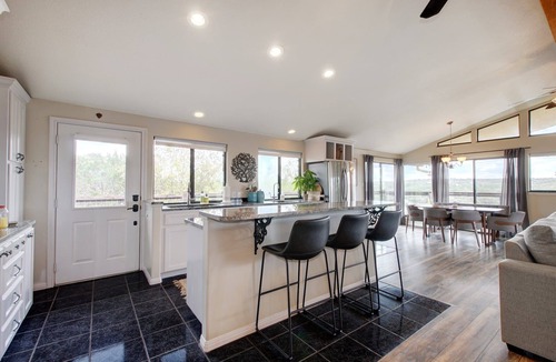 Burnet House | Serene Bungalow Amazing Views & Pool & Birdwatching!