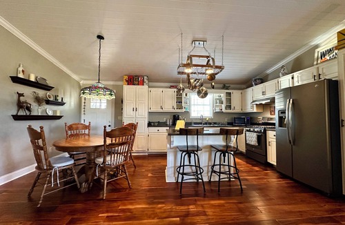 Langston House | Serene Cabin Near Lake Guntersville - Great for fishing, hunting and family fun