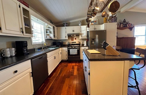 Langston House | Serene Cabin Near Lake Guntersville - Great for fishing, hunting and family fun