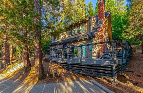 Blue Jay House | Serene Cabin