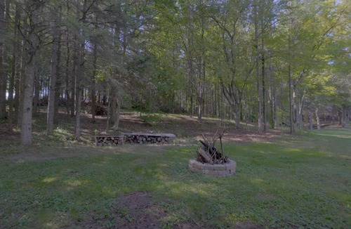 Tyrone RV Rental | Serene Camping Retreat with Freshwater Pond in Clarington Bowmanville