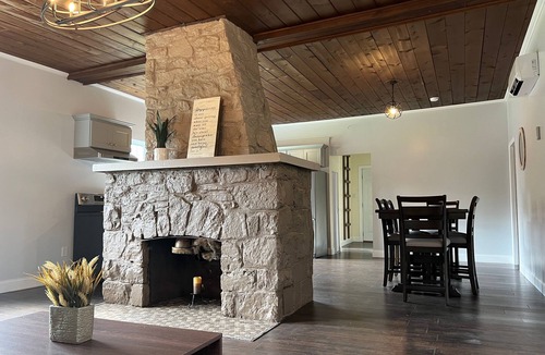 Forestburgh Cabin | Serene Catskills Lakefront Cabin - Rustic Hideaway