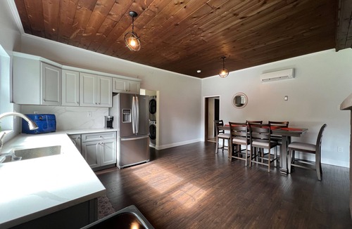 Forestburgh Cabin | Serene Catskills Lakefront Cabin - Rustic Hideaway