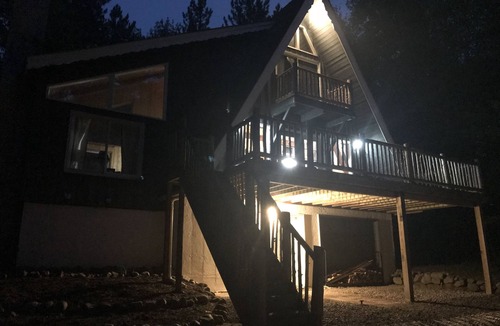 Jay House | Serene chalet-we love dogs.