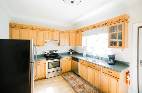 Beach Institute House | Serene, Charming Pet Friendly Historic District Townhome by Lucky Savannah