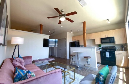 Downtown Fort Worth Condo | Serene comfort, close to shopping, walk Downtown!