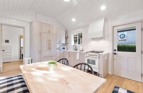 Pine Park Neighborhood Cottage | Serene cottage in charming Edmonds