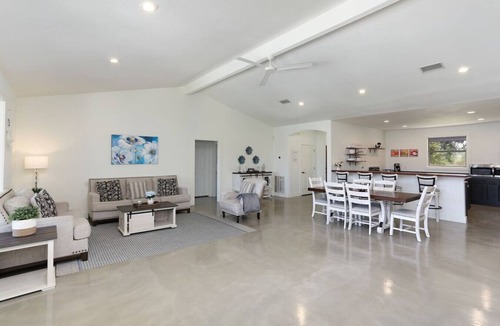 McQueeney House | Serene Country Getaway – Luxury & Comfort in Nature