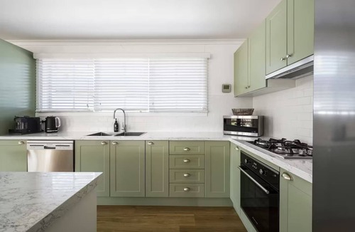 Tawonga South House | Serene Countryside Escape with Mountain Views