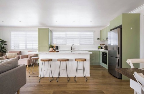 Tawonga South House | Serene Countryside Escape with Mountain Views