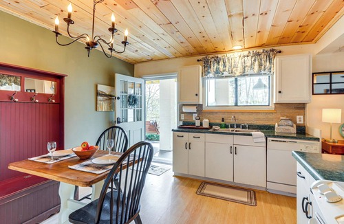 Blairsville Apartment | Serene Couple’s Lakeside Retreat, Water Views!