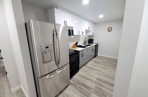 Niverville House | Serene Cove Stays 1BR entire suite