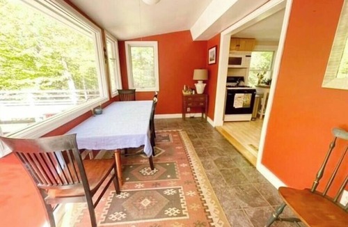 Moscow House | Serene & Cozy 3BR Home w/Large Deck on River
