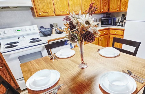 Idabel Cottage | Serene & Cozy Family-Friendly 2 Bedroom Cottage