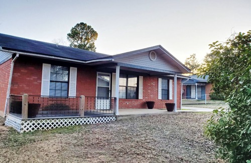 Idabel Cottage | Serene & Cozy Family-Friendly 2 Bedroom Cottage