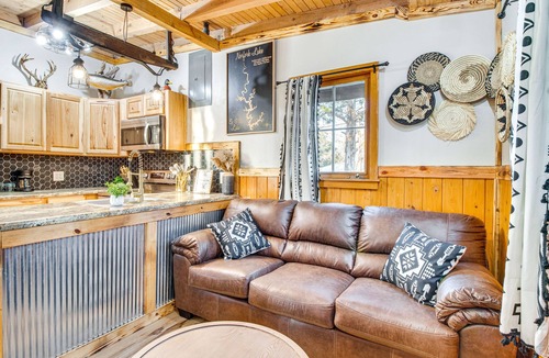 Elizabeth Apartment | Serene & Cozy Studio Cabin: Walk to Norfork Lake!