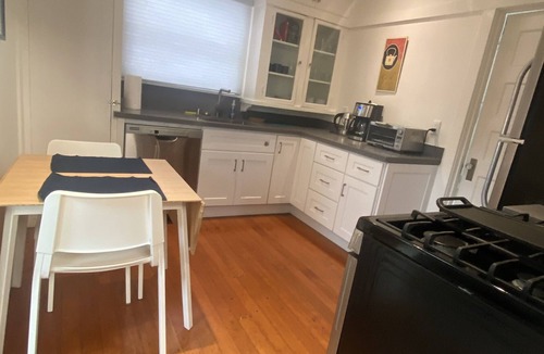 Central Berkeley Cottage | Serene Craftsman Cottage